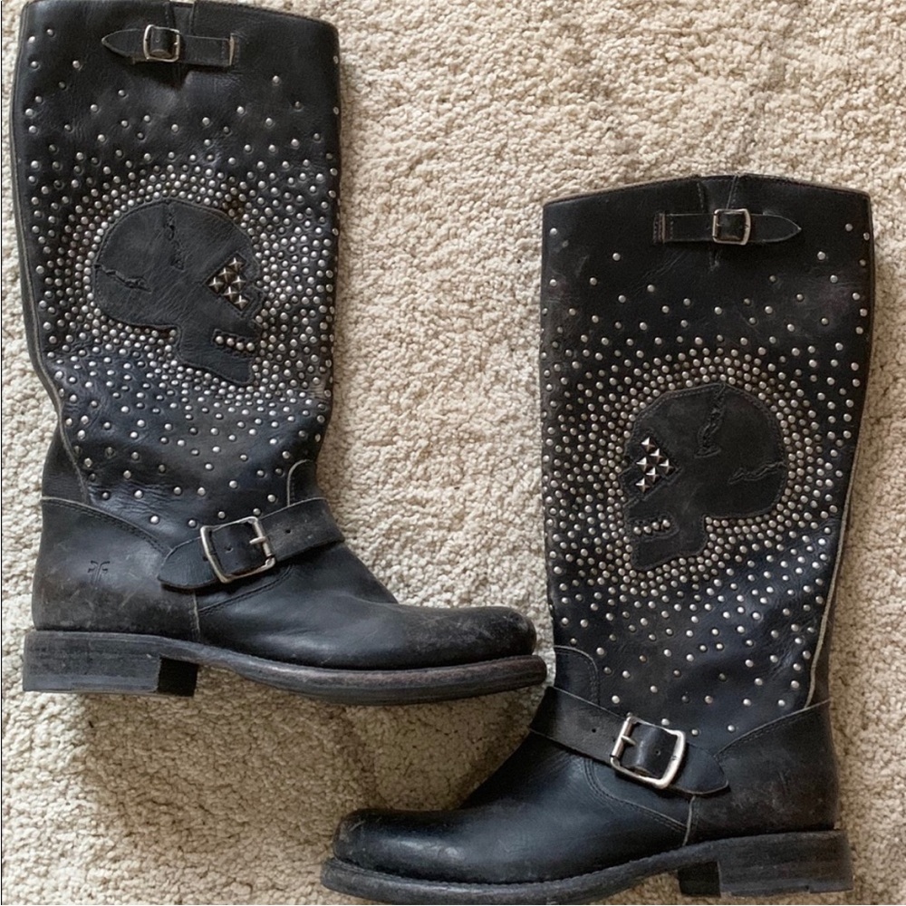 ISO Frye Black Studded Skull Boots Booties Jenna Skull 8 - Picture 1 of 2